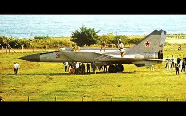 виктор беленко миг-25п. виктор беленко миг-25. летчик виктор иванович беленко. миг угнанный в японию. беленко виктор летчик миг 25.