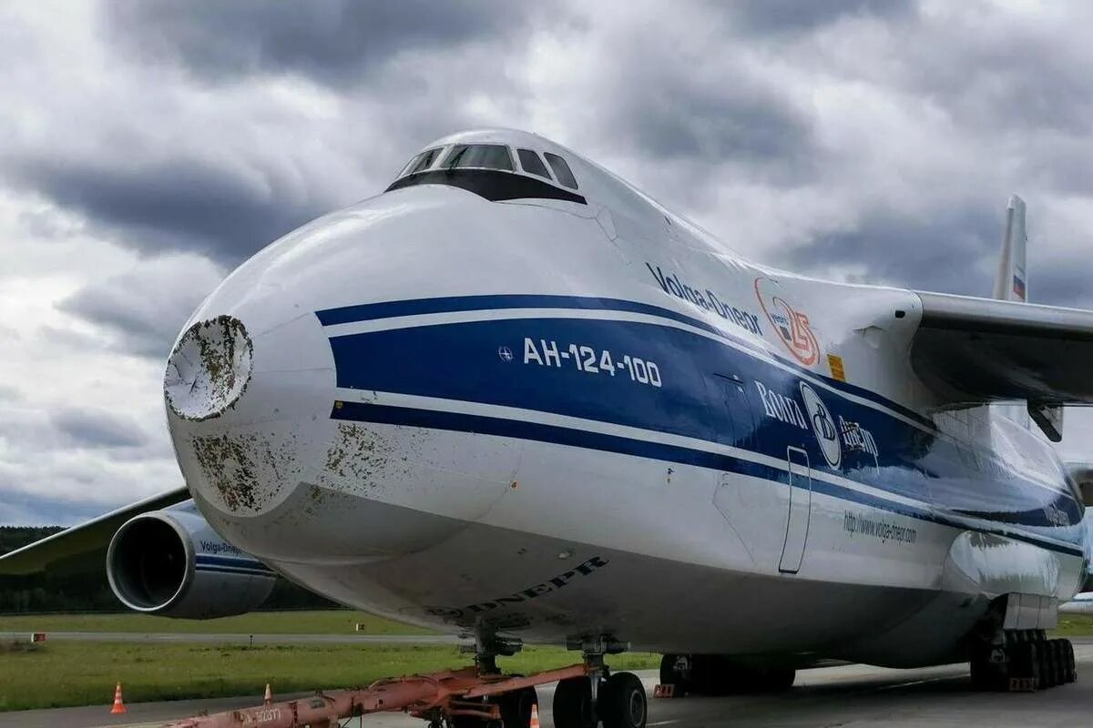 Первый грузовой самолет. Грузовой самолет АН-124-100.