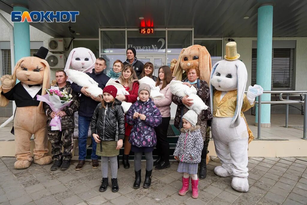 Волгоградские четверняшки. Четверняшки в Волгограде. Четверняшки Калмыкия. Четверняшки в москве 2024