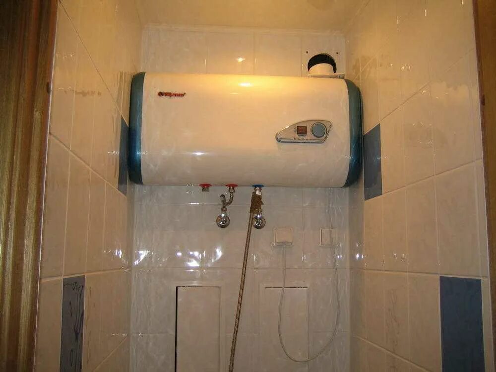 Установка водонагревателя в ванной. Водонагреватель горизонтальный 1500w. накопительный водонагреватель горизонтальный 200. водогрейка 100 литров в туалете. горизонтальный водонагреватель 80 литров в ванной.