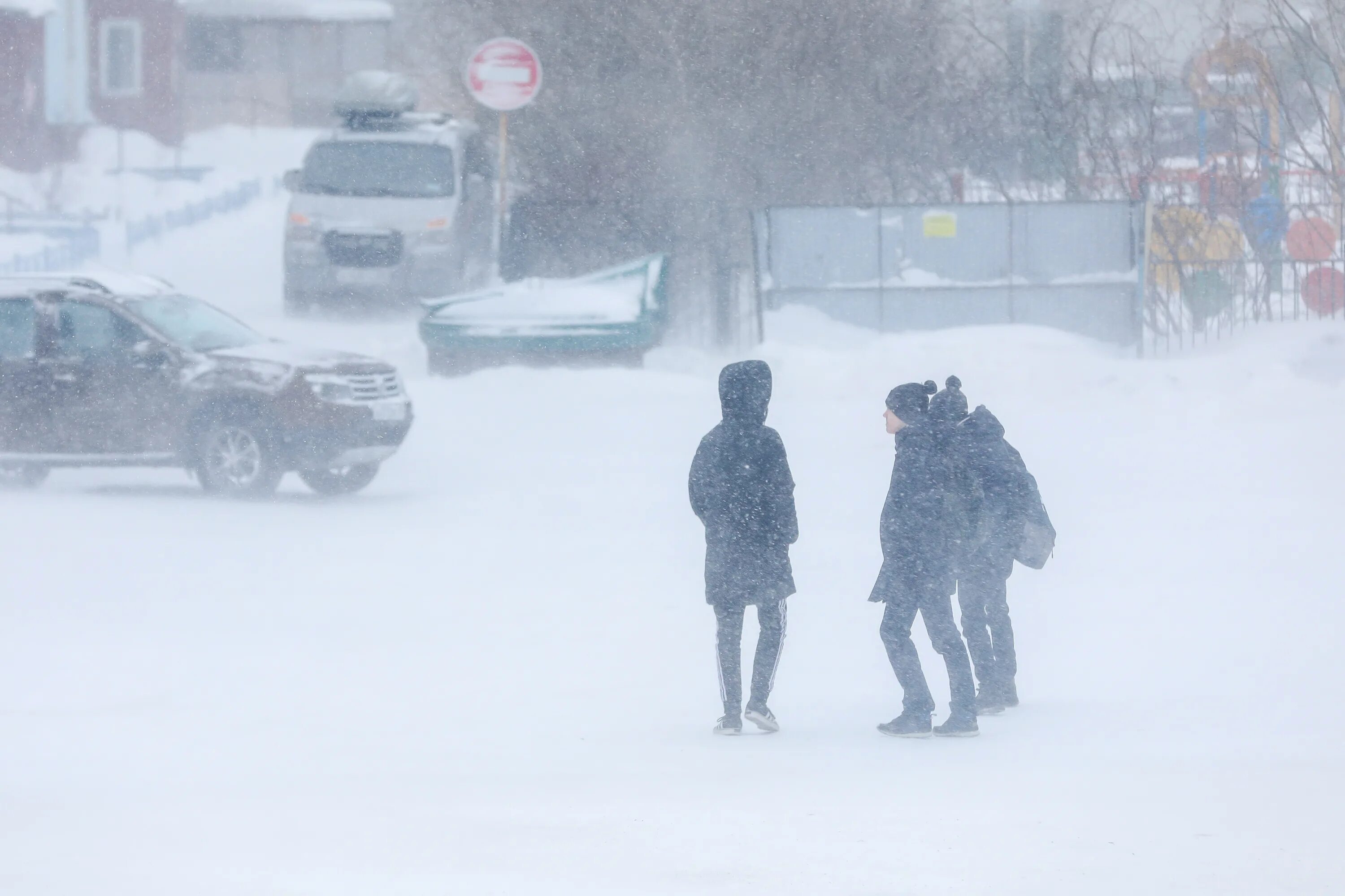 Снег в воронеже. Ухудшение погодных условий. Минск метель. Погода на завтра пурга. Сильная метель.