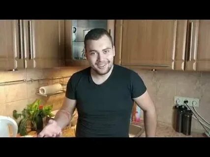 Азизе готовит