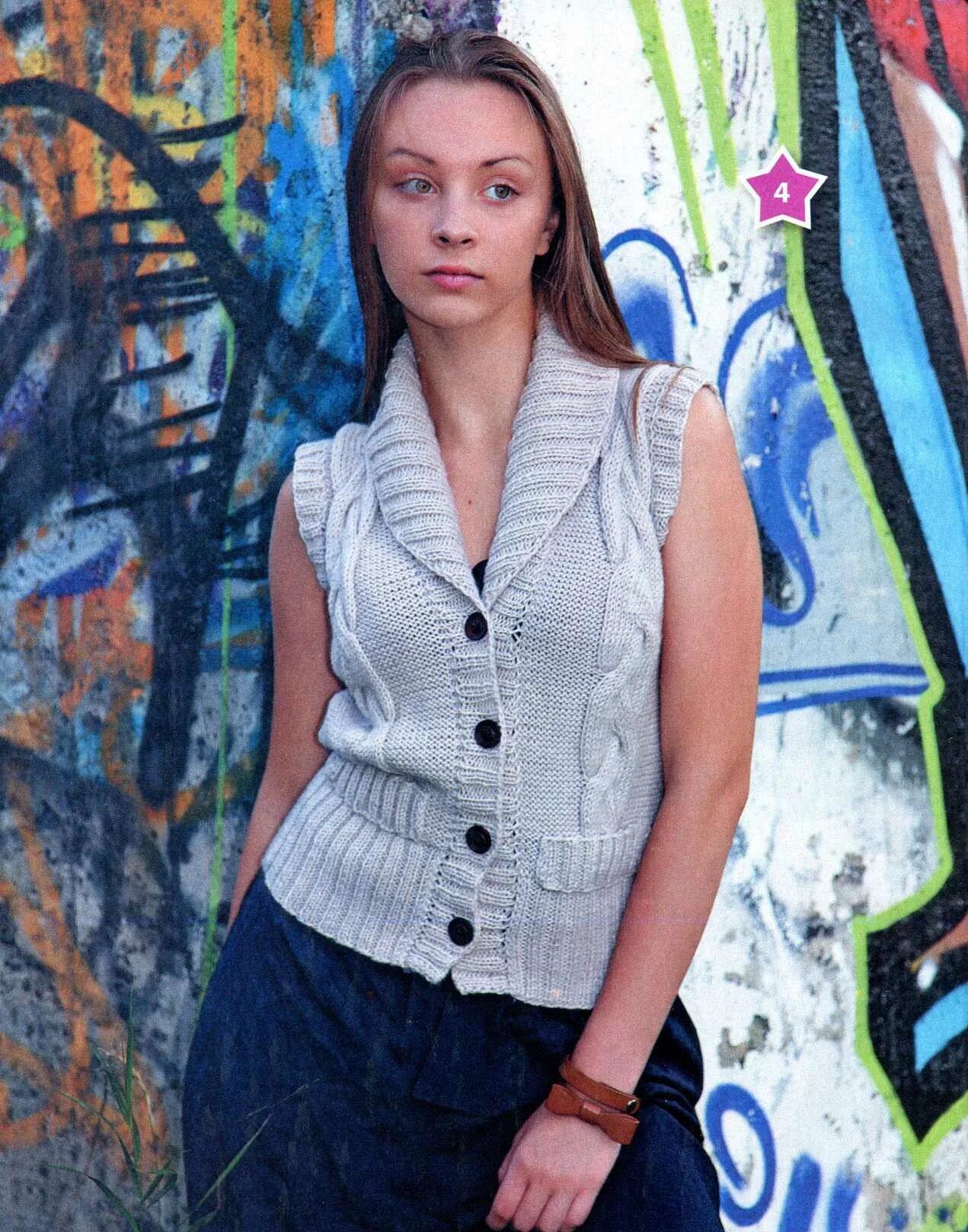 жилетка спицами для женщин. модные вязаные жилеты. жилет superlana maxi спицами. жилет эми брилл. стильные женские жилеты спицами.