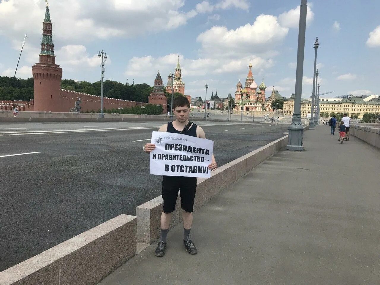 Голосованием 1 июля. Протестное голосование. Публично не публично. Москва позорная. На публику не играй.