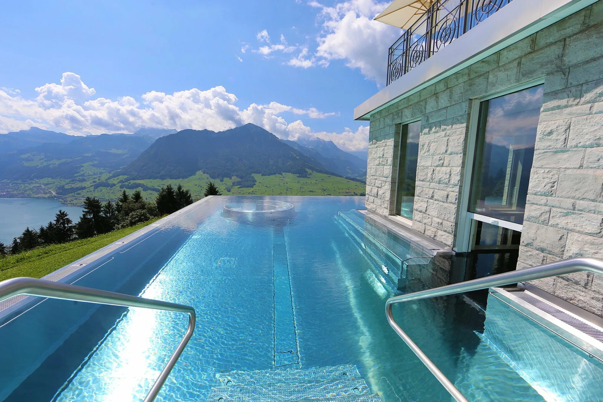 Отель с бассейном. Швейцария вилла Honegg. Отель вилла Хонегг Швейцария. Villa Honegg Швейцария горы. Отель в Швейцарии в горах с бассейном Villa Honegg.