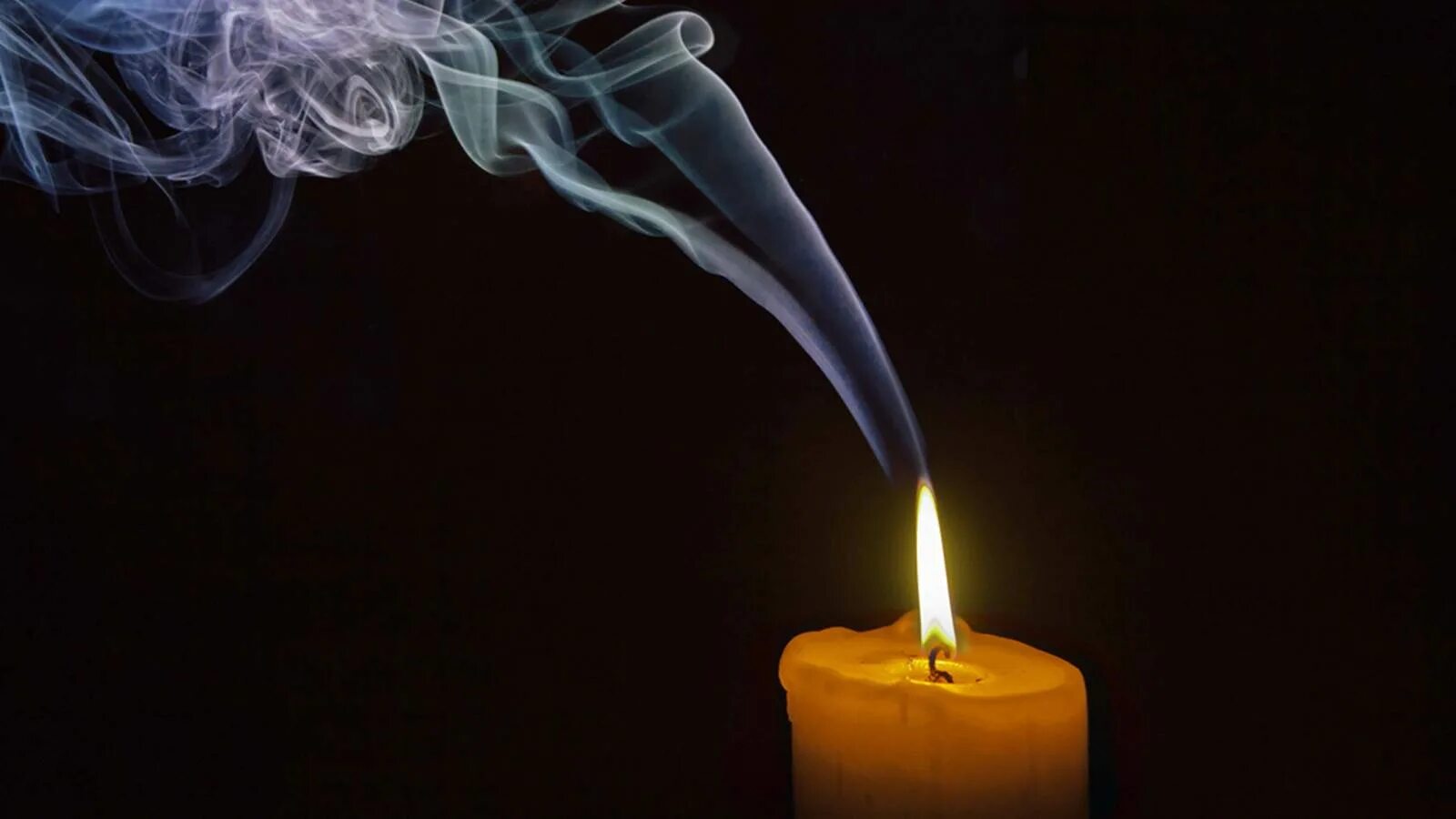 свечи из сот. восковые свечи. свечи из воска. свеча для презентации. польза свечки.