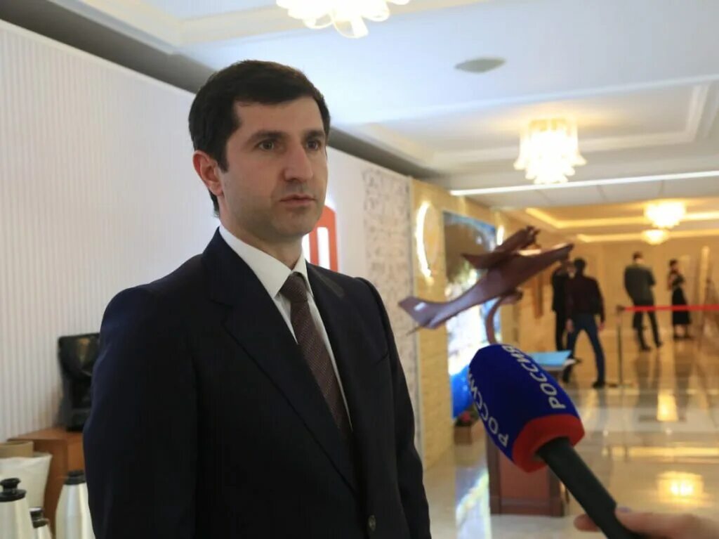 батыра эмеева. батыра эмеева. батыра эмеева. министр промышленности дагестана батыр эмеев и торговли. эмеев батыр эмеевич мордовия.