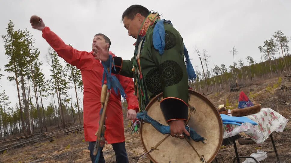 Алтайцы шаманы. Республика Алтай Шаманский бубен. Акай шаман Алтай. Компромат на шамана