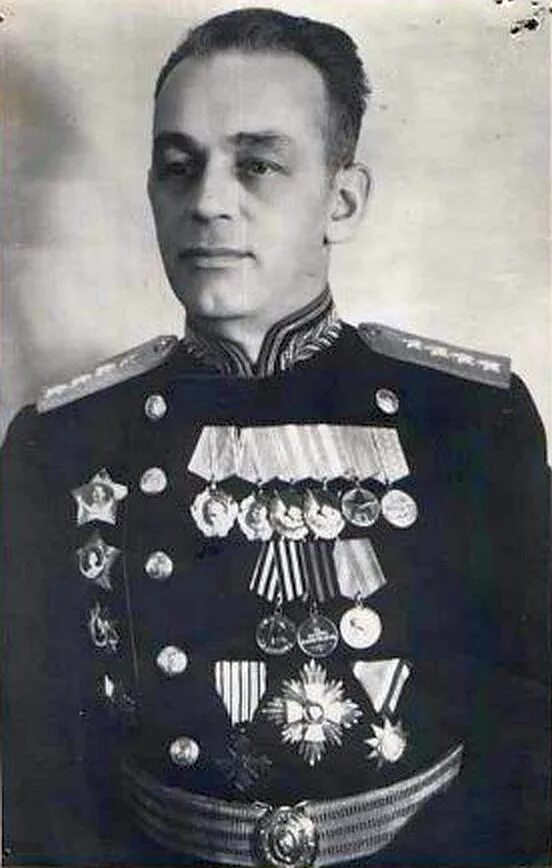 Маркиян михайлович попов генерал. Генерал-лейтенант маркиан михайлович попов. Михаил петрович кирпонос советский военачальник. Л. Маркиан михайлович попов.