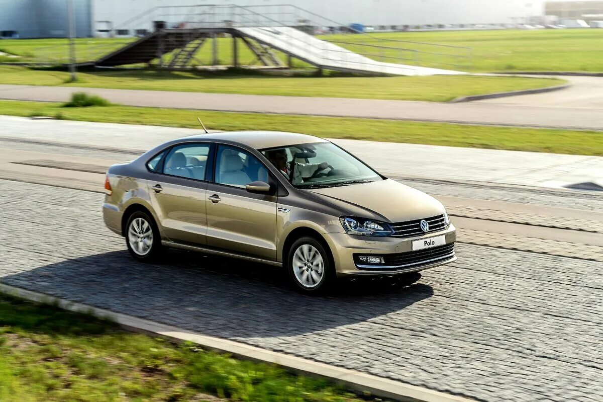 Автомобиль vw polo. Volkswagen Polo sedan 2015. Polo sedan 2015. VW Polo sedan 2015. Polo 2015 седан.