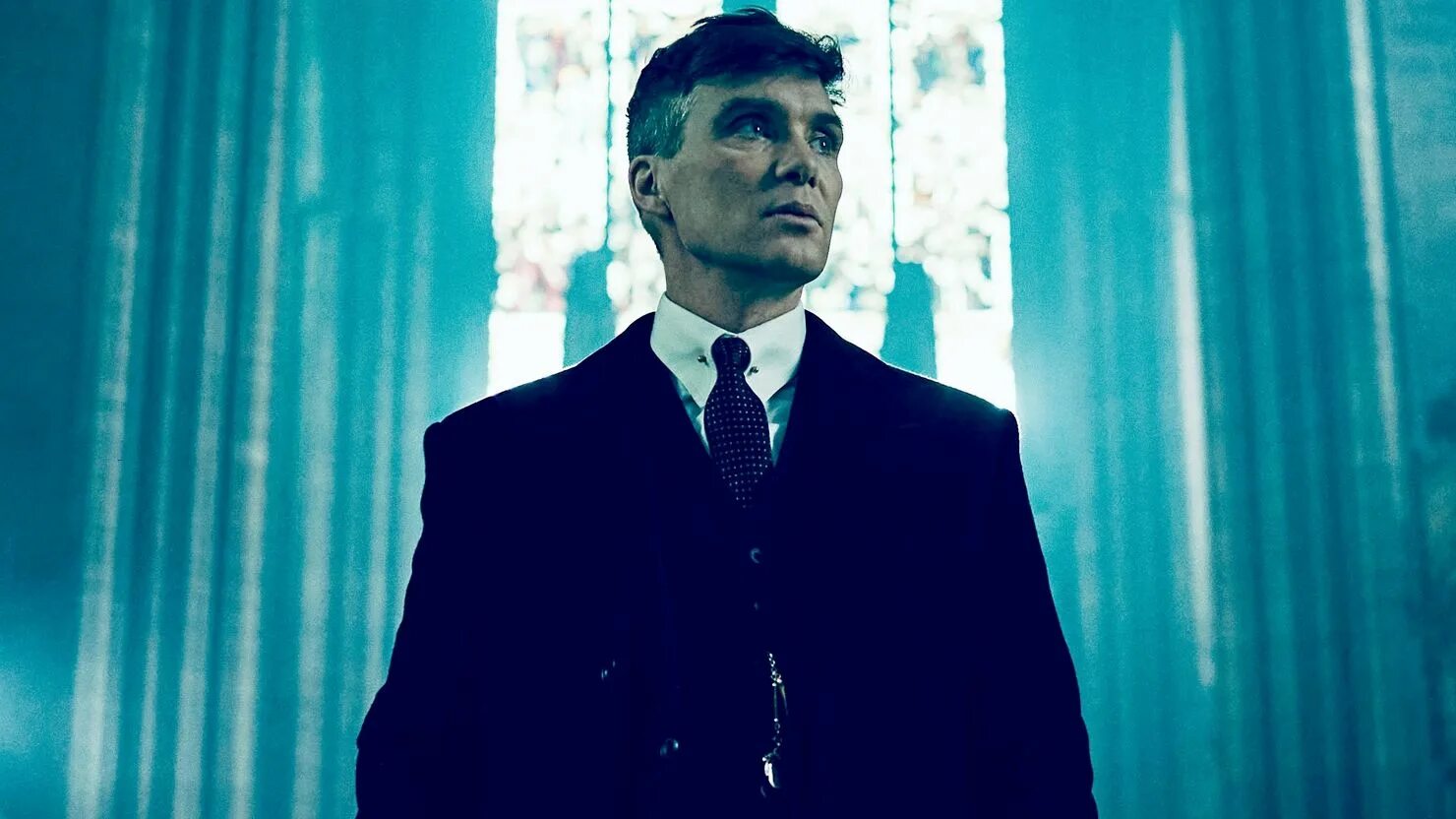 Космо джарвис острые козырьки. Киллиан Мерфи Peaky Blinders. Киллиан Мерфи Томми Шелби. Киллиан Мёрфи острые козырьки.