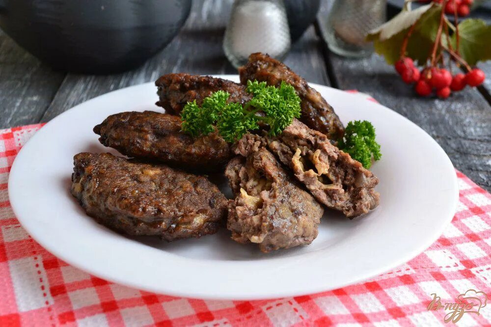 Рецепт котлет с куриной печенью. Печеночные котлеты. биточки из печени говяжьей. котлеты из печени говяжьей. котлеты из куриной печени.