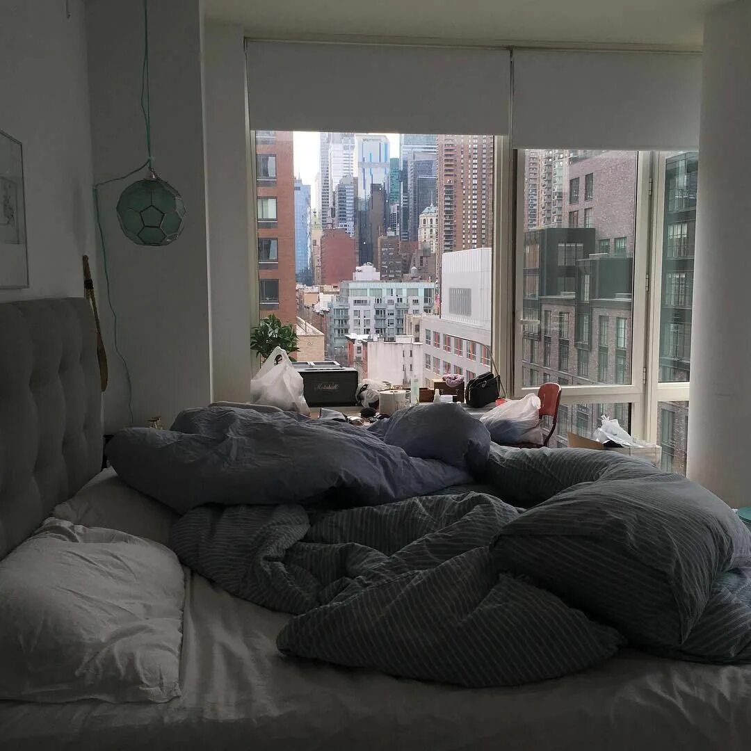 Me room is comfortable. Home эстетика. cozy home couple aesthetic. уютная кровать где можно спрятаться диван. staring at the moon cozy room.