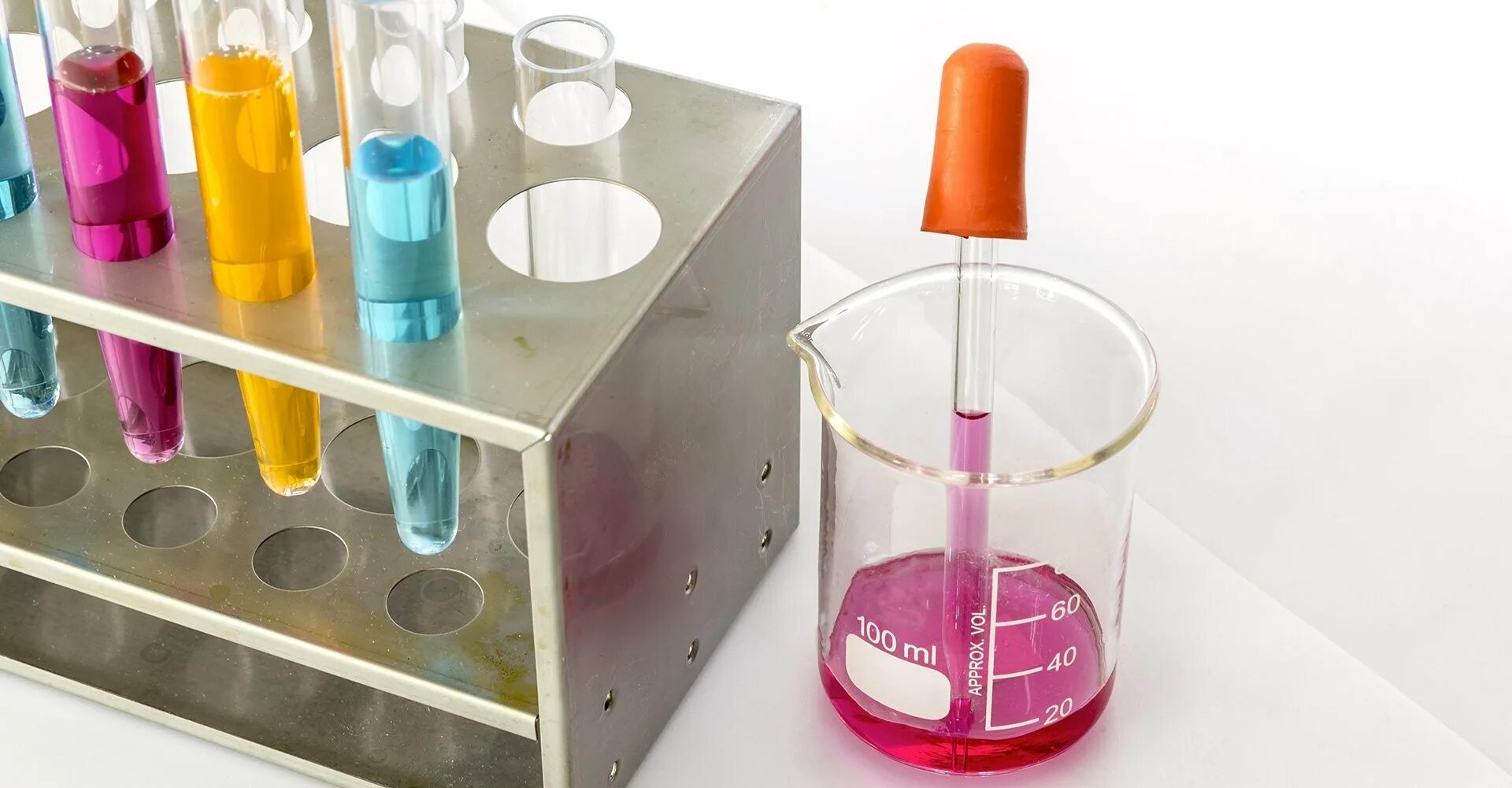 2. Лабораторное оборудование пробирки. Лаборатория пробирки. Пробирки пластиковые с крышкой 100мм. Подставка для пробирок.