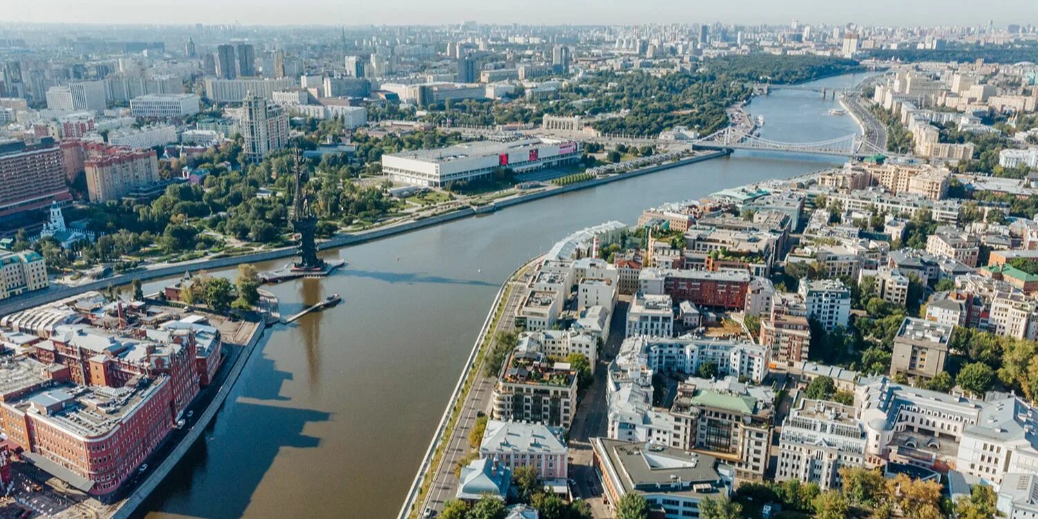 Исток москвы реки. Речная навигация в москве. Набережная москвы-реки москва. Вид на кремль. На правом берегу москвы реки.