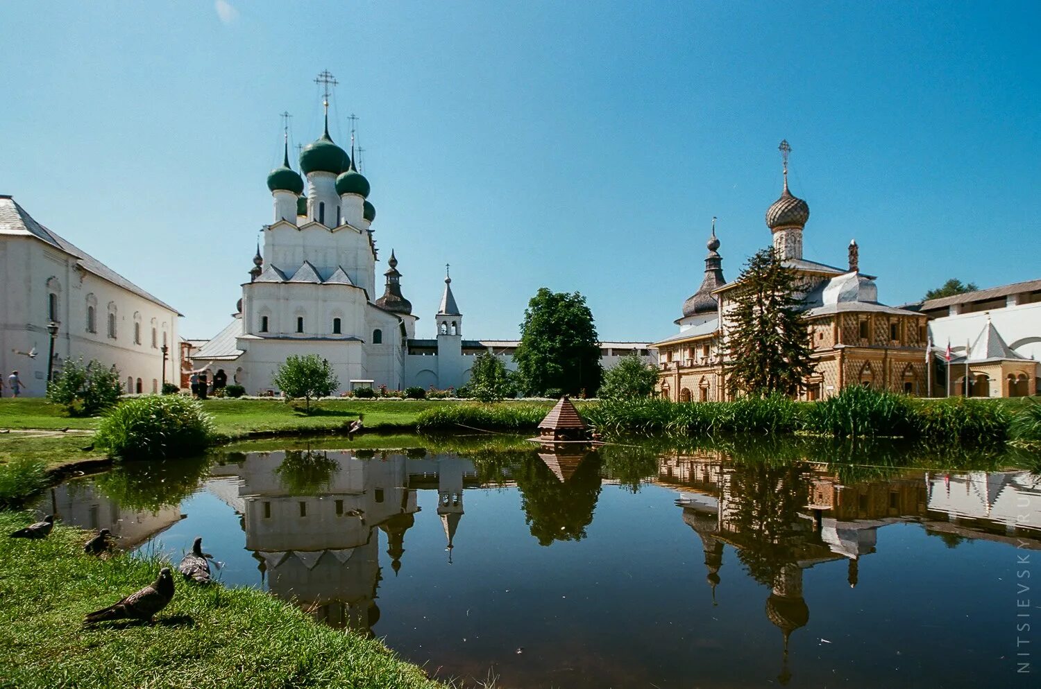 Ярославль великий золотое кольцо россии. Ростовский Кремль Ростов Великий. Ростов Великий Горицкий монастырь. Ростовский Кремль золотое кольцо. Достопримечательности золотого кольца Ростовский Кремль.