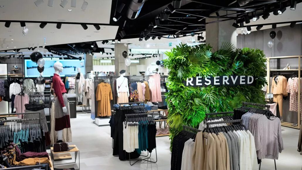 He is reserved. Reserved метрополис. аутлет резервед. lpp одежда. резервед женская одежда.