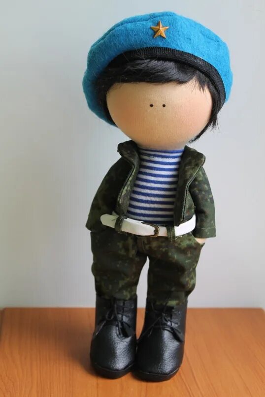 Костюм куклы десантника. Текстильная кукла вдв. Куклы десантник. Интерьерная кукла десантник. Кукла митя десантник.