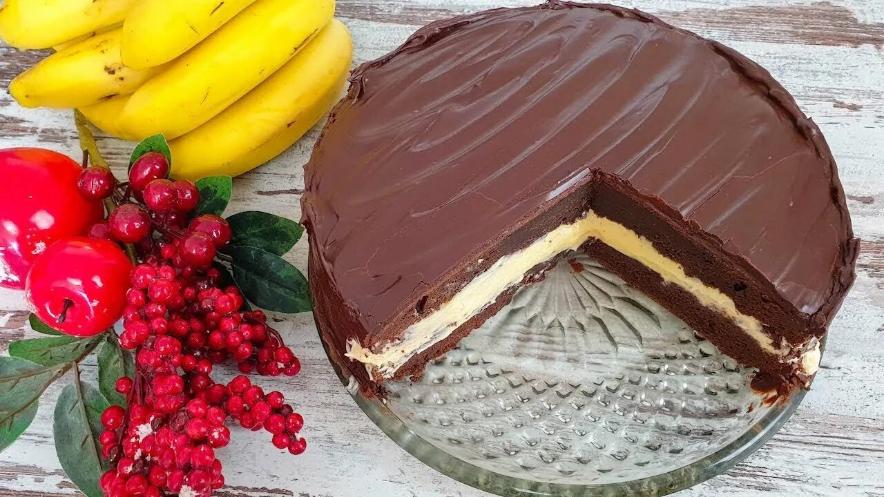 украшение торта рафаэлло и ягодами. торт со вкусом мороженого. мороженое вкусы. торт со вкусом мороженого. академия вкуса торт пломбирный магнит.