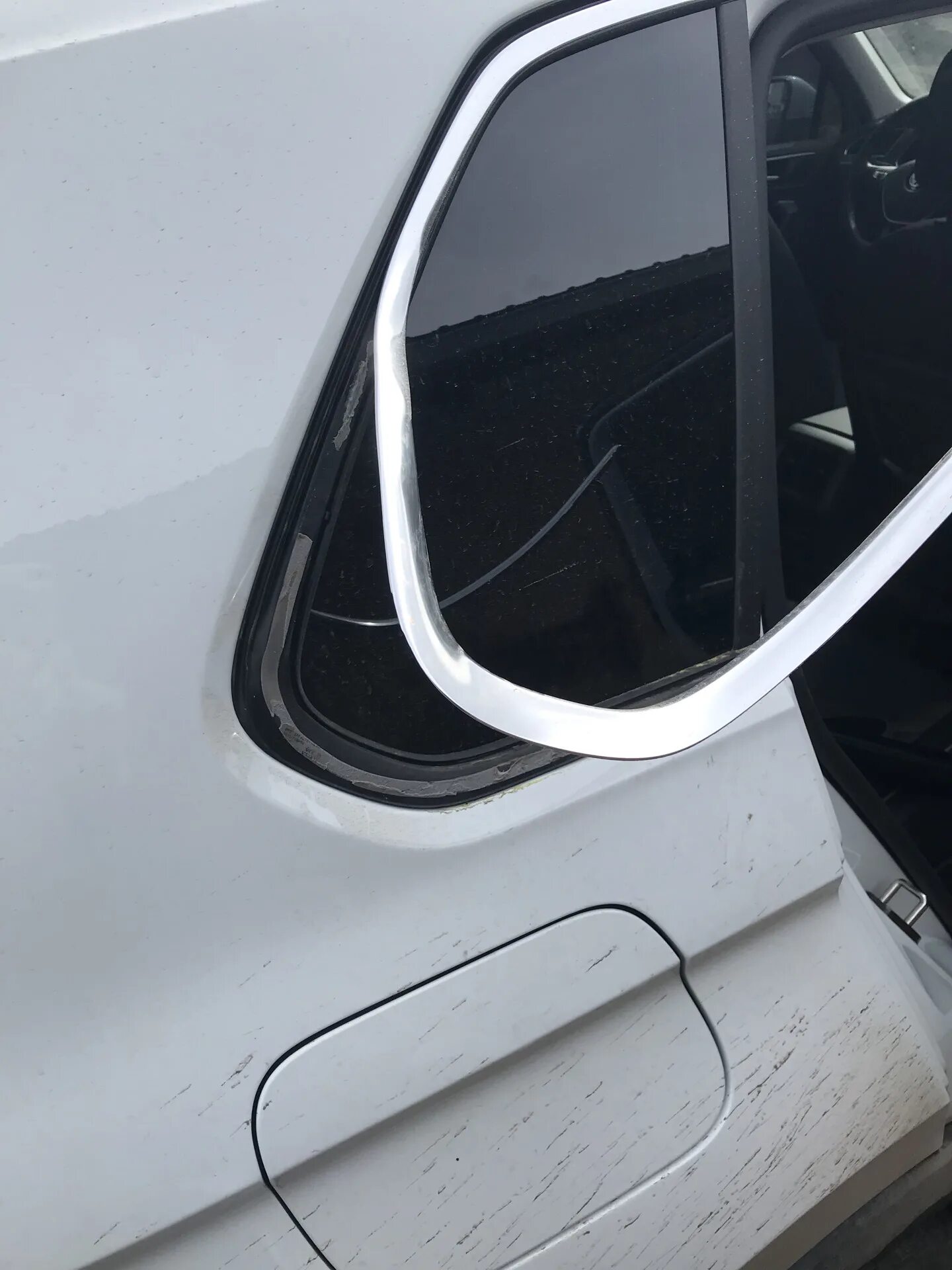 Тигуан заднее стекло. Антихром тигуан 2. volkswagen tiguan антихром. заднее стекло тигуан 2019. фольксваген тигуан 2019 антихром.