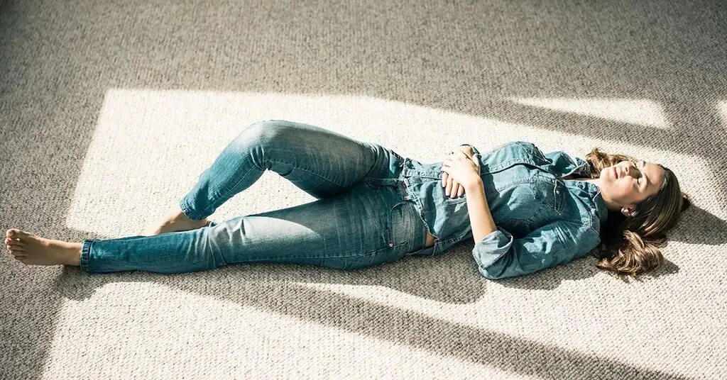 Боли в животе. Левушка спит га диване. My lying. Здоровый сон. My lying.