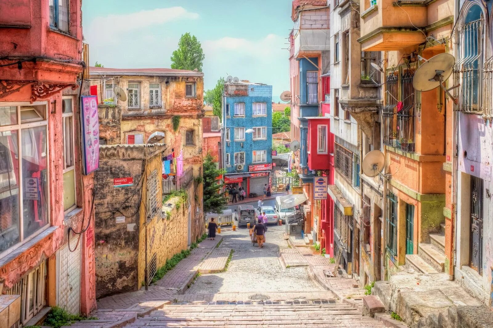 Стамбул старый город султанахмет. Улочки Стамбула старый город. Город Балат Турция. Стамбул старый город Бейоглу. Французская улица в Стамбуле.