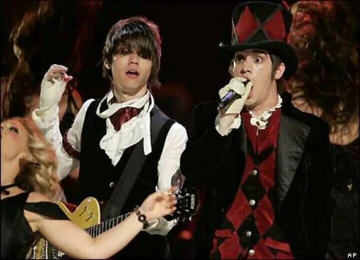 Перевод i write sins. Группа panic! at the disco. брендон ури i write sins not tragedies. brendon urie and ryan ross. паник эт зе диско.