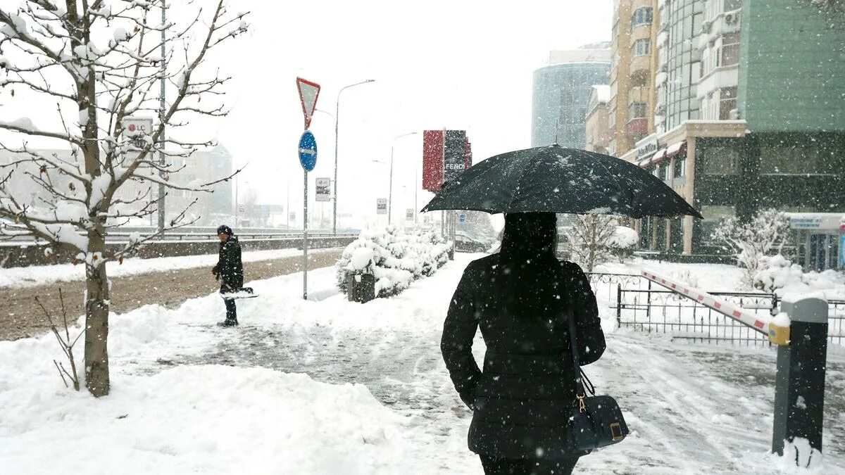 Снег в казахстане сегодня. Снег в казахстане. дождь со снегом в казахстане. сугробы в казахстане. снежный покров казахстан.