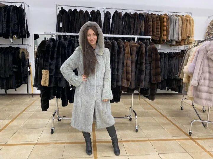 И снова здравствуйте магазин шуб. Норковая рубашка. Шубы на черкизоне. Тц новочеркизовский шубы. Магазин шуб леди ах.