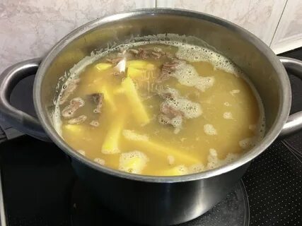 Мясо в тесте в бульоне