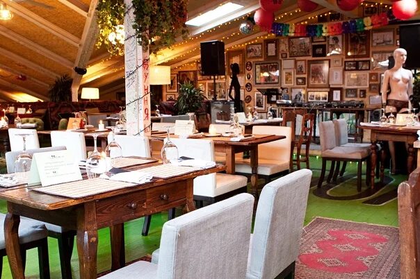 Мона чердак. Чердак одинцово барбершоп. Мужской салон парикмахерская. Парикмахерский салон мужской. Чердак одинцово барбершоп.