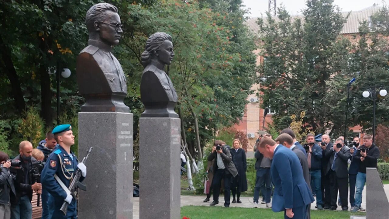 Узловая памятник разведчикам. Узловая сквер героев. Сквер разведчиков узловая тульская область. Сквер разведчиков. Узловая открытие.