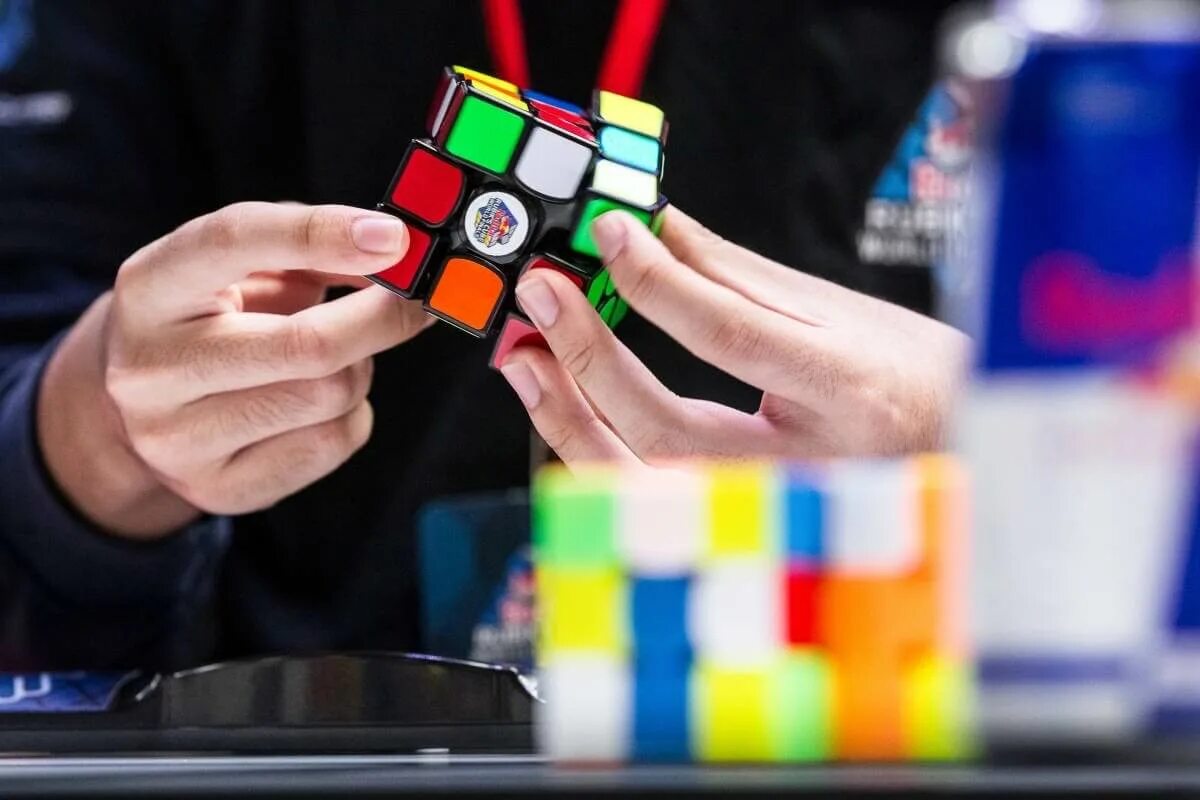 Эрнё рубик. Кубик Рубика и Эрно рубик. Эрнё рубик изобретатели. Cube Rubiks Венгрия.