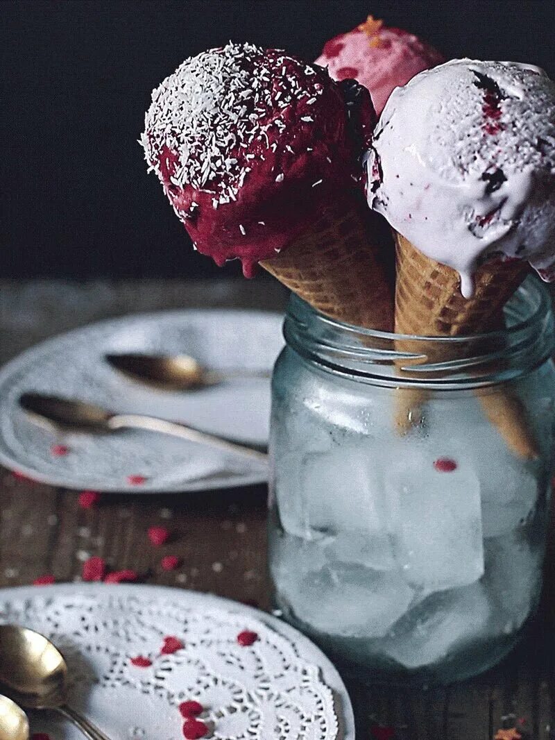 Вечернее мороженое. Красивое мороженое. Красивые сладости. Красивое мороженое в стаканчике. Мороженое красиво.