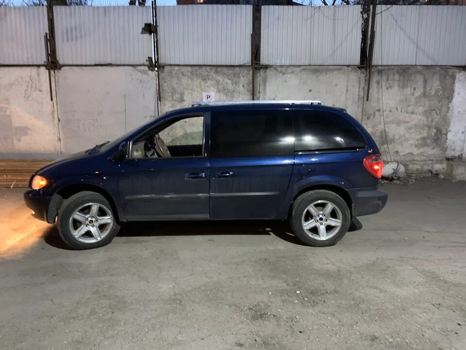 Dodge Caravan 2003 диски. Колеса Додж Караван 4. Dodge Caravan r18. Dodge Caravan колеса от 300с. Караван диски купить