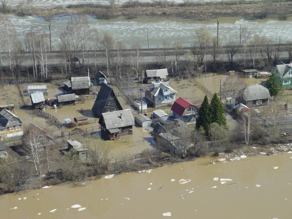 Уровень рек в реальном времени. Наводнение Кемерово 2004. Наводнение Кузбасс 2004. Паводок в Кемеровской области в 2004 году. Калтан наводнение 2004.