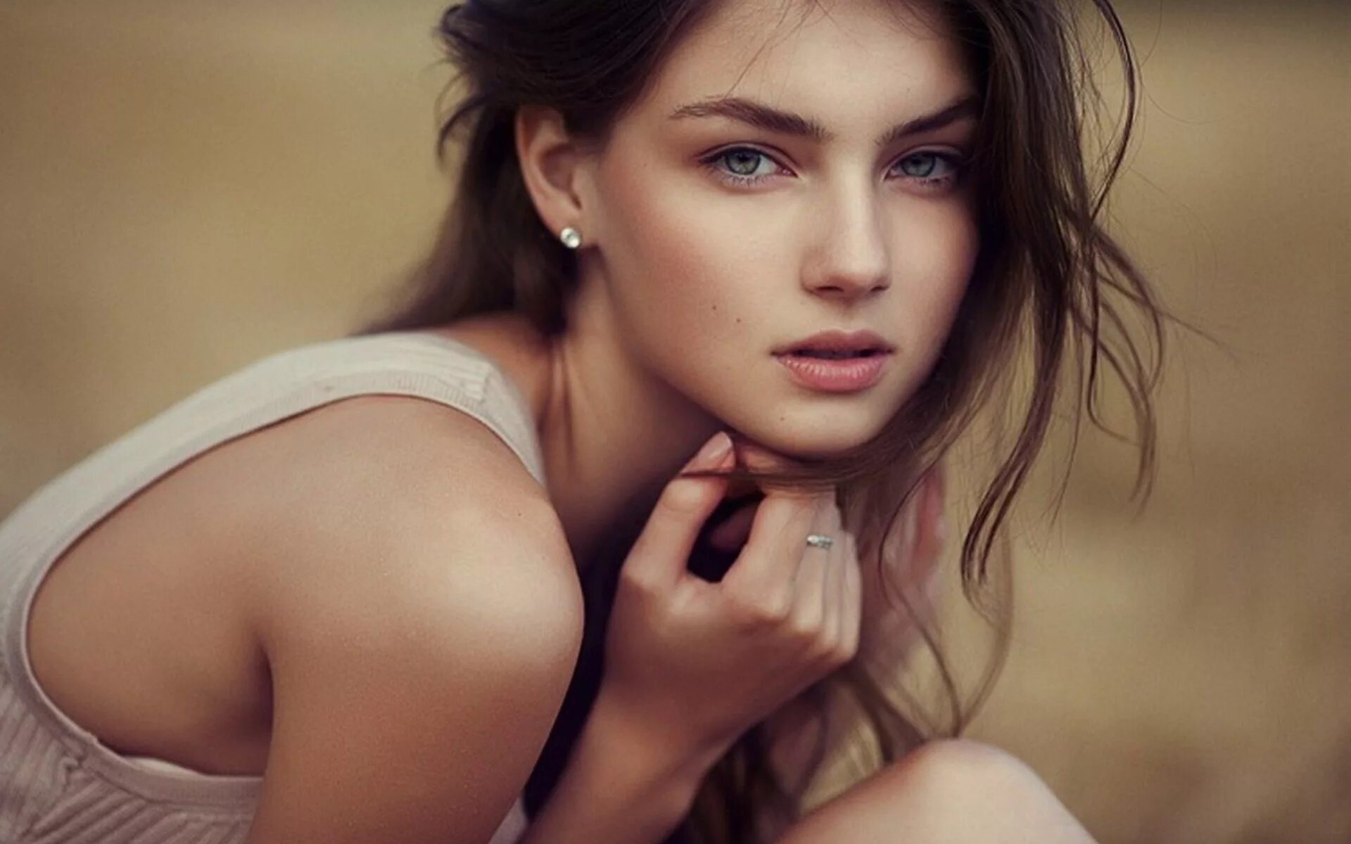 Нежное лицо девушки. Нежное лицо девушки