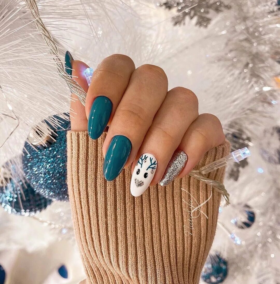Красивые ногти на новый год. Snow manicure. Маникюр со снежинками. Подборка новогоднего маникюра. Маникюр на новый год легкий.