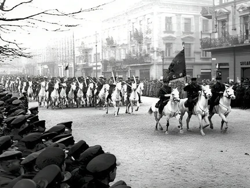 РККА во Львове 1939. Парад во Львове 1939. Освободительный поход РККА 1939. Кавалерия РККА во Львове 1939г. 1939 год 2 сентября