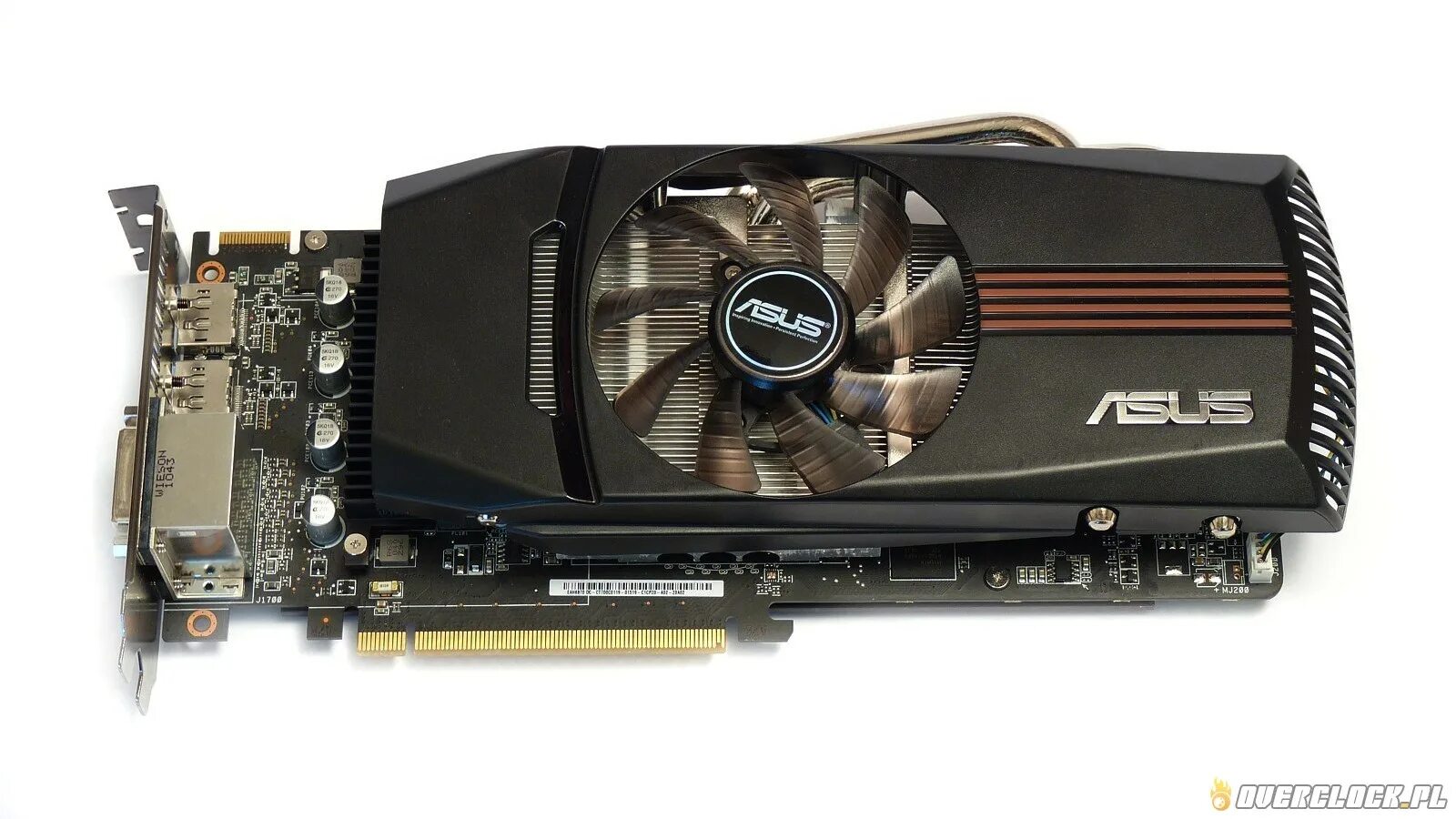 Amd 5800 series. ASUS Radeon 6770 1gb.