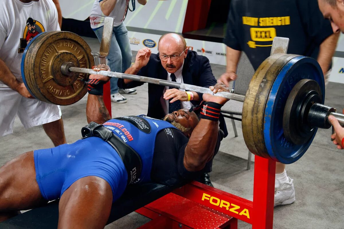 Что такое пауэрлифтинг. Powerlifting жим лежа. рассел орхи пауэрлифтинг. проходка в жиме лежа. тяжелый жим.