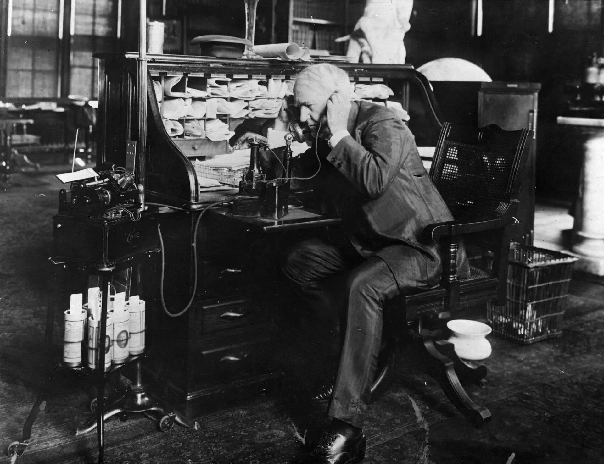 Первый микрофон Томаса Эдисона. Первый пользователь читать