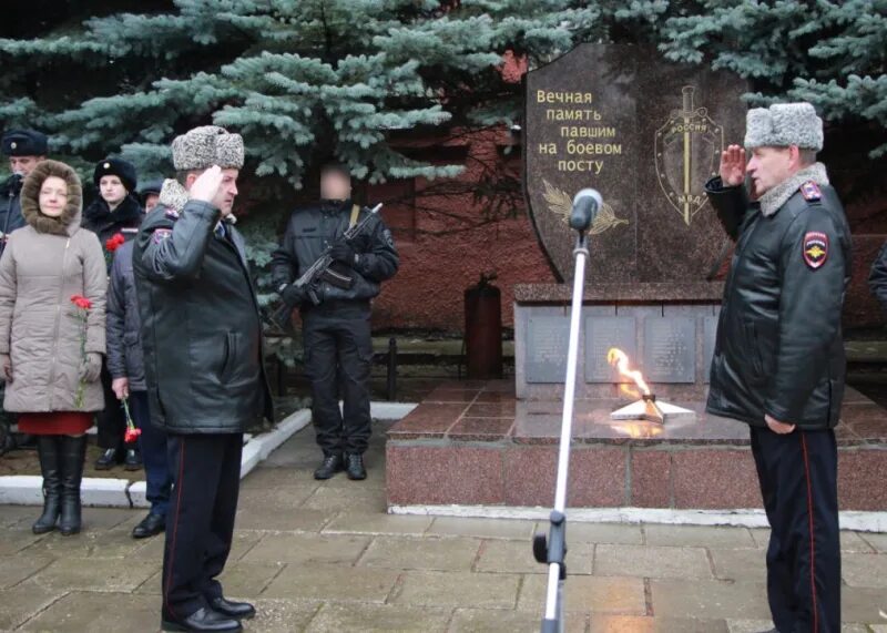 День памяти сотрудников погибших при выполнении служебных. Погибшие сотрудники органов внутренних дел России. День памяти погибших сотрудников ОВД. 8 Ноября день памяти сотрудников ОВД погибших. День памяти погибших сотрудников органов внутренних.