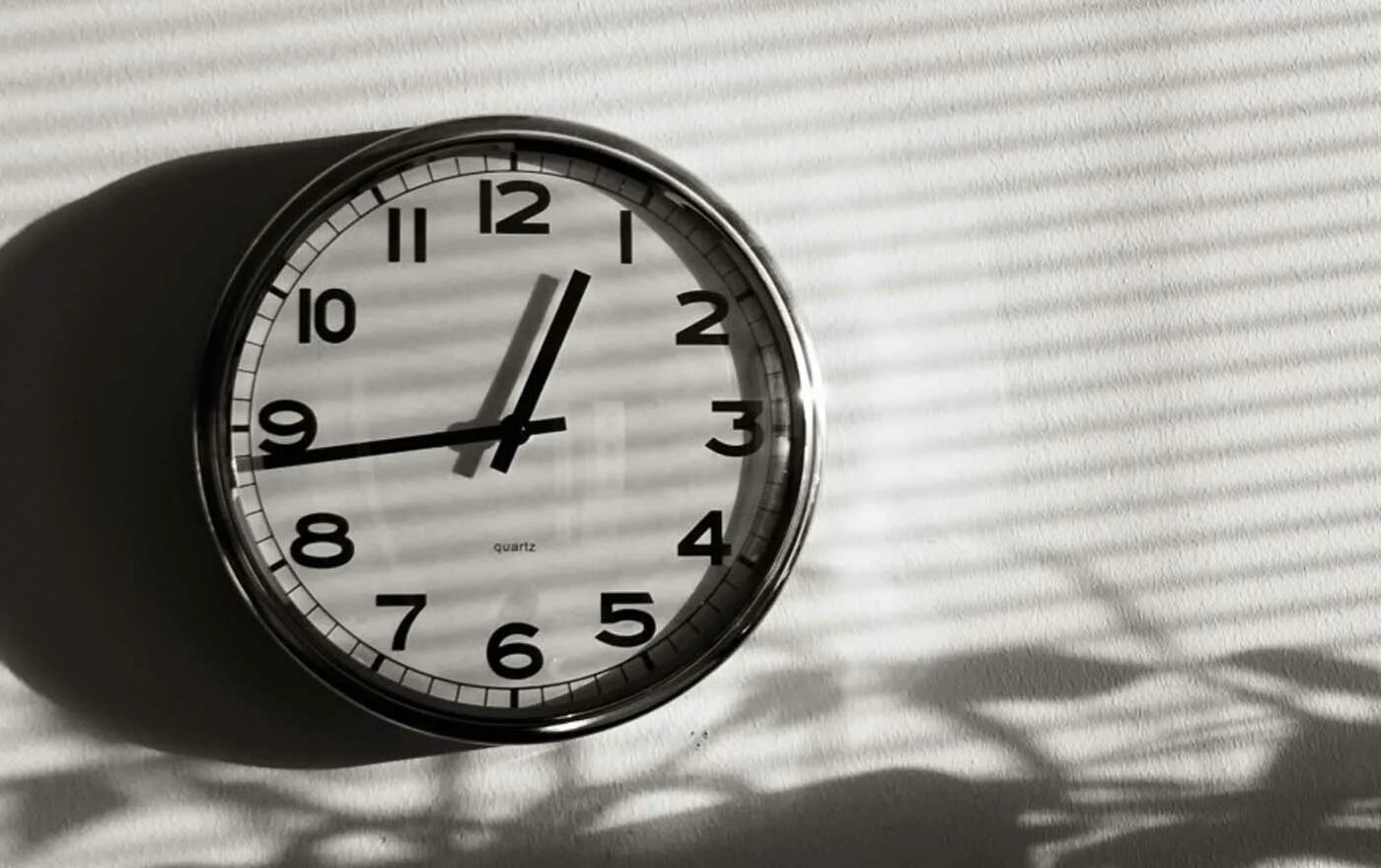 Часы арты. Das zeit. Часы на оранжевом фоне. Die zeit журналы германия. Группа unheilig альбомы.