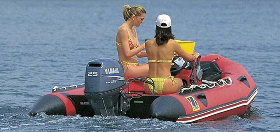 Какого числа можно плавать на моторе. Yamaha f25 AES. Лодка ПВХ С мотором Ямаха 2 л.с. Лодка с мотором ПВХ девушка. Девушка в надувной лодке.