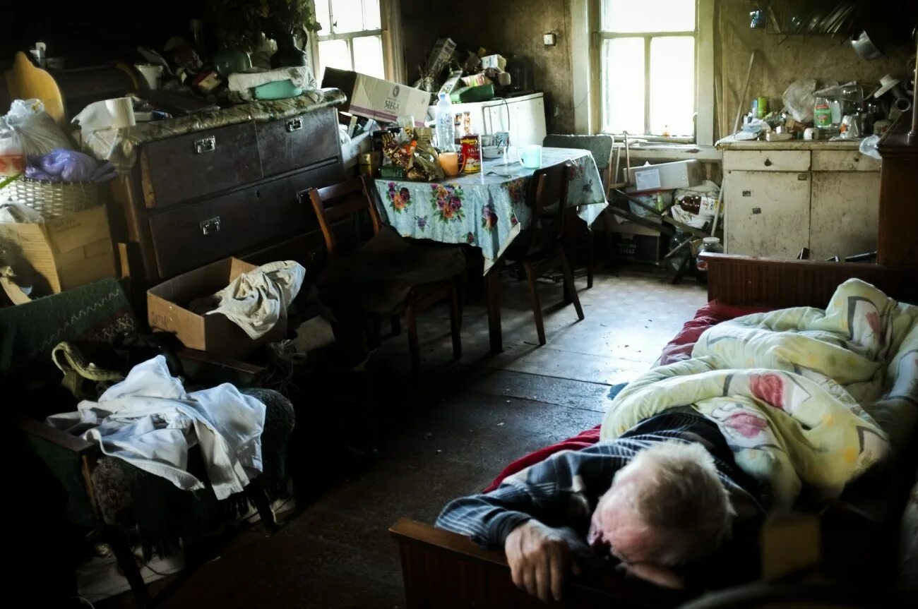Бедность деревне. Нищета в деревне. Жизнь россиян в глубинке. Жила в плохих условиях