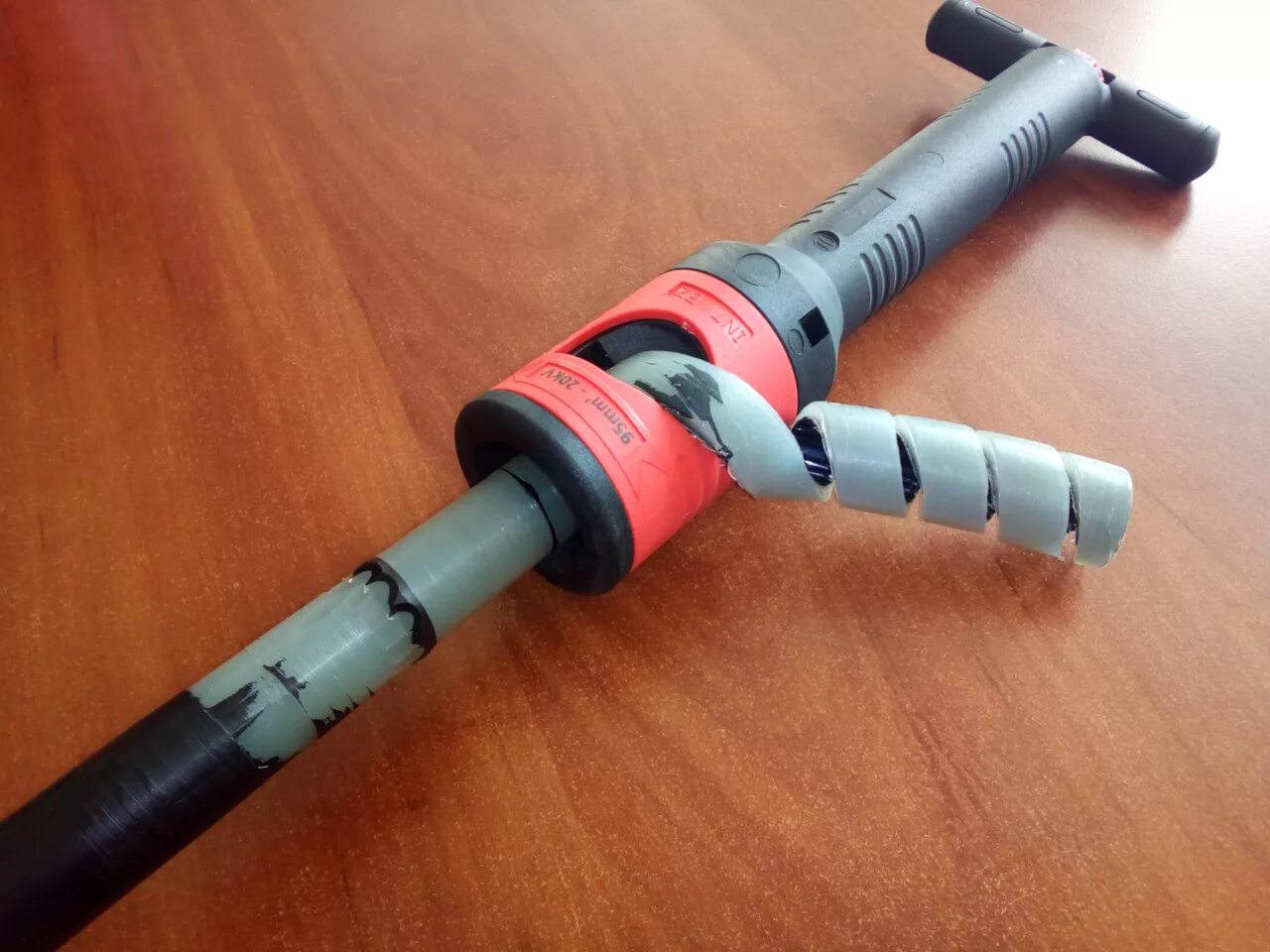 Насадка на шуруповерт для снятия изоляции. Бита для скрутки проводов на шуруповерт. Насадка для скрутки проволоки. Насадка на шуруповерт для зачистки проводов. Насадка на шуруповерт для снятия изоляции с кабеля.