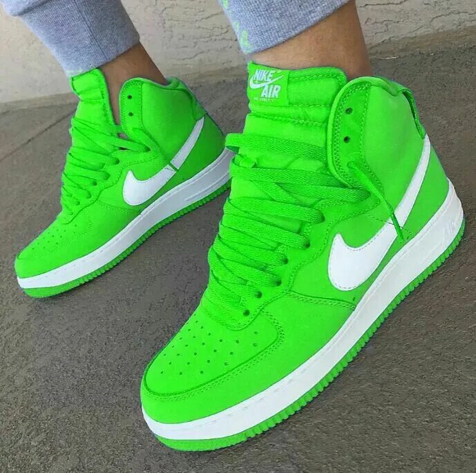 Зеленые кроссовки какие. Nike Neon Green Sneakers. Nike Dunk Green/Neon. Nike Air Max Lime Green. Nike Air Jordan 1 Lime White.