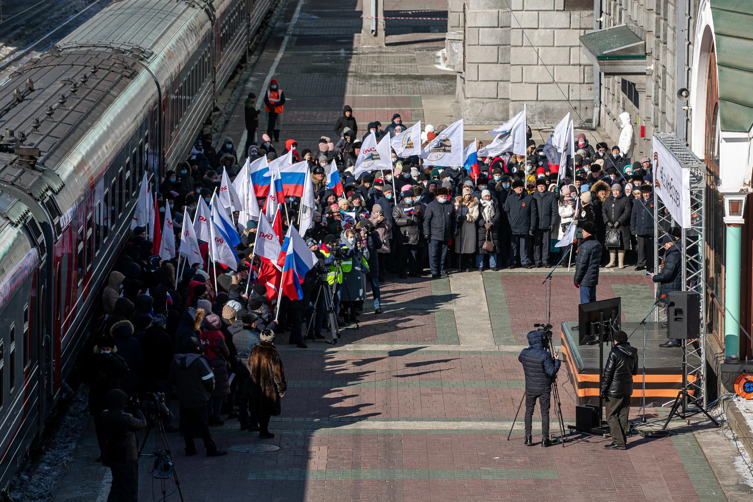 Война украина краматорск вокзал. Площадь трёх вокзалов в москве митинг. Что сейчас происходит на вокзалах. Взрыв на вокзале 23 апреля армавир. Что сейчас происходит на вокзалах.