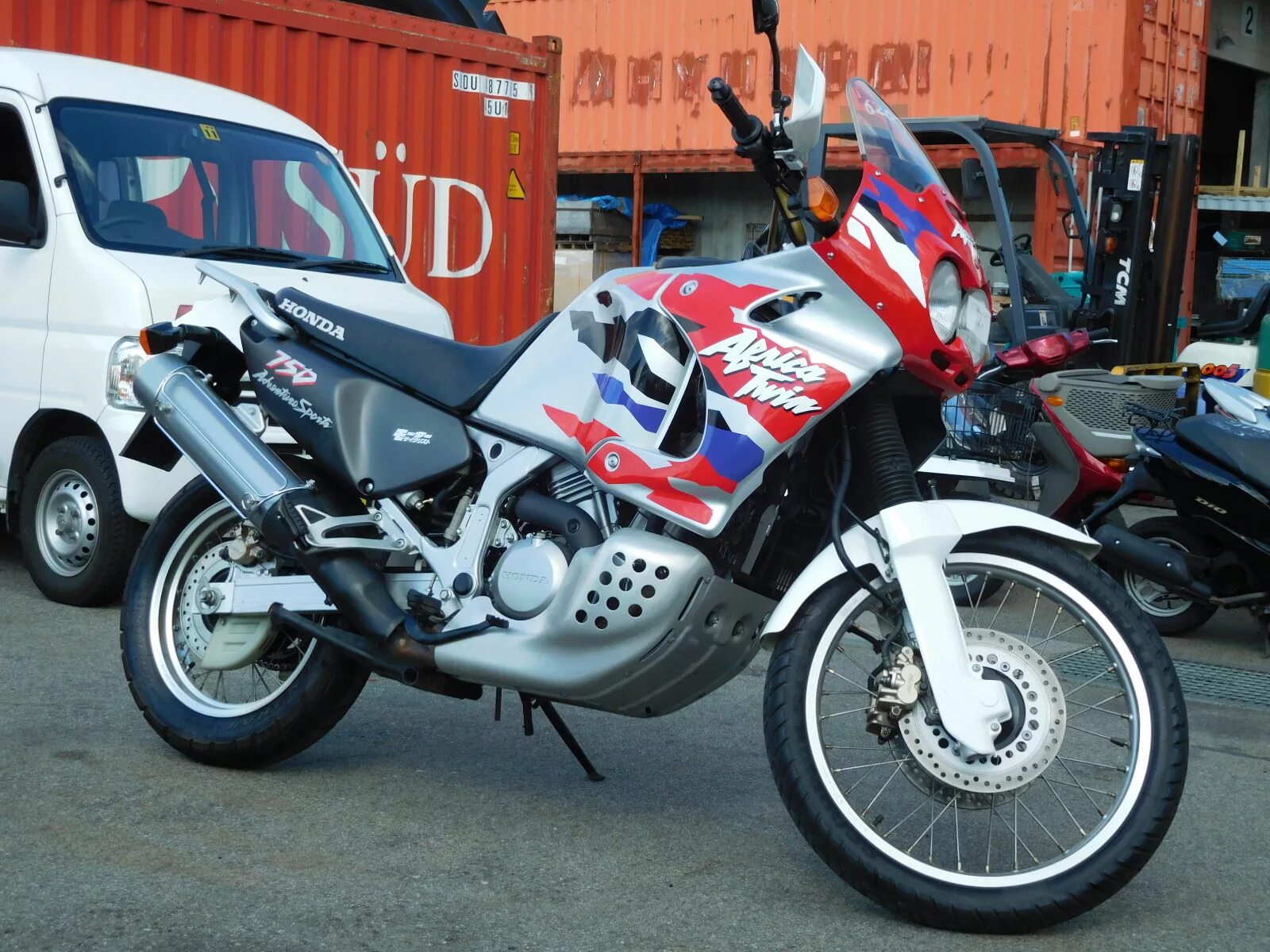 Honda Africa 750. Хонда Африка Твин 750. Honda XRV 750 Africa Twin. Мотоцикл Хонда Африка Твин 750.